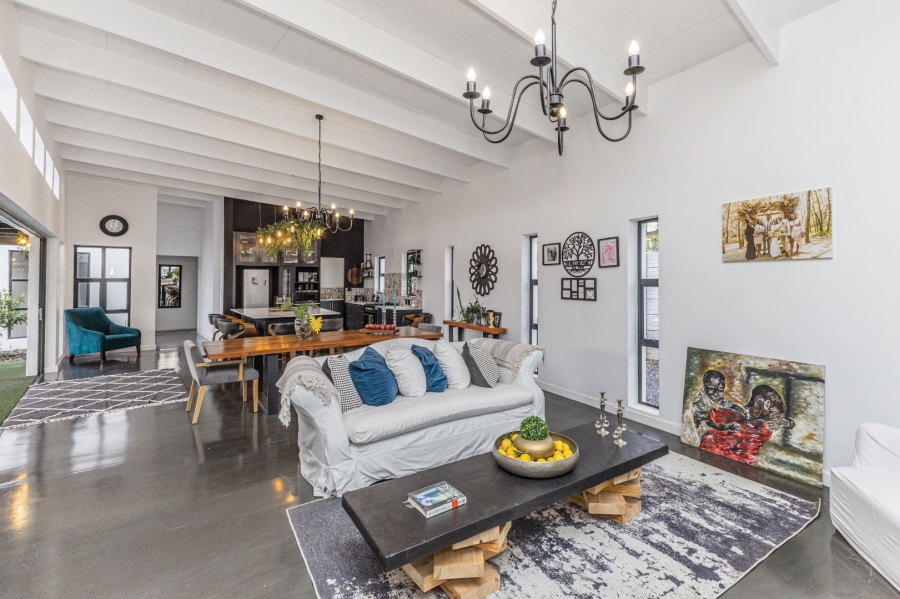 5 Bedroom Property for Sale in Mikro Park Western Cape